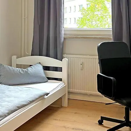 Yipy - Halle Apartment *